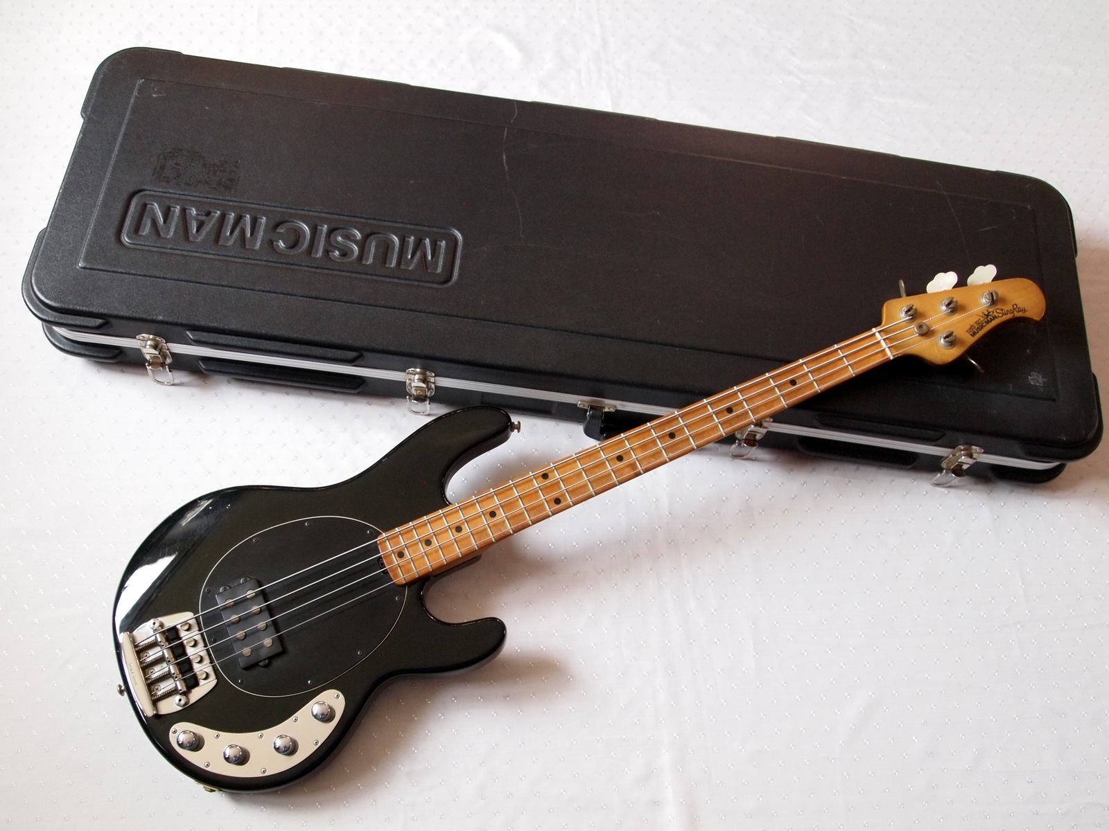 Music man. Music man Stingray. Musicman Stingray. Продать музыку.